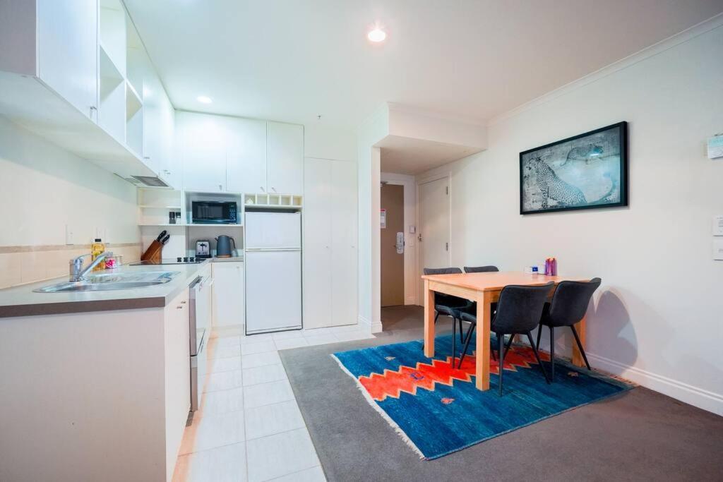 City Life One Bedroom Apartment In Heart Of Cbd Auckland Exterior photo